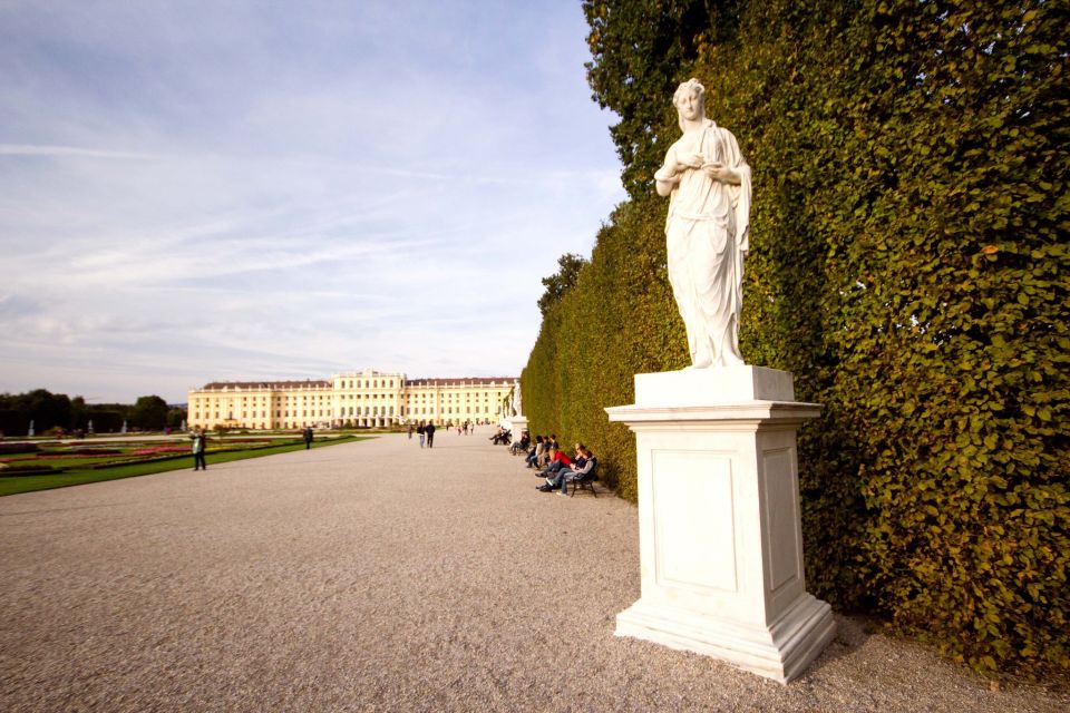 Vienna: Bus & Schönbrunn Palace Skip-the-Line Guided Tour - How much time you get in the gardens