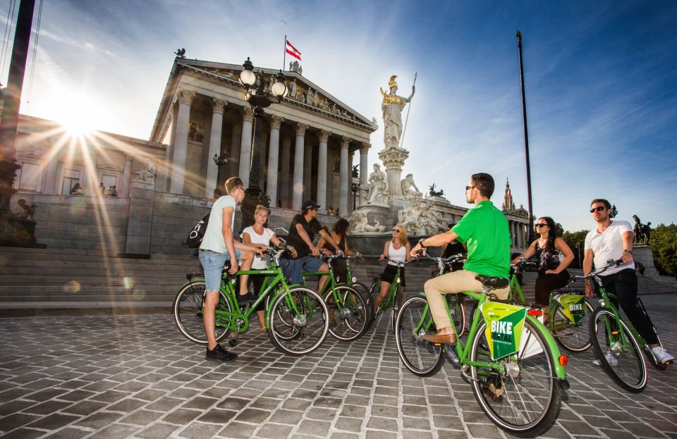 Vienna by Bike 3-Hour All-In-One City Bike Tour in English - Opera House and Rathaus: look close at the façade styles