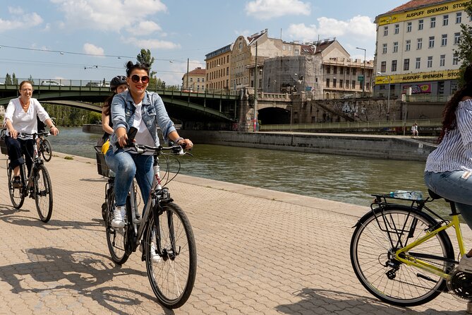Vienna by bike in small groups max 12pax - Meeting Velopold Vienna: Bikes, Water, and a Quick Setup