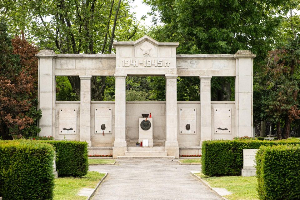 Vienna Central Cemetery Walking Tour with Transfers - 2 hours vs 3 hours: how transfers change the day