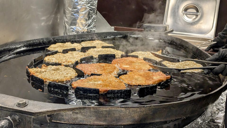 Vienna: Christmas Market Food and Drinks Tour - A Christmas market tour that feeds you and teaches you