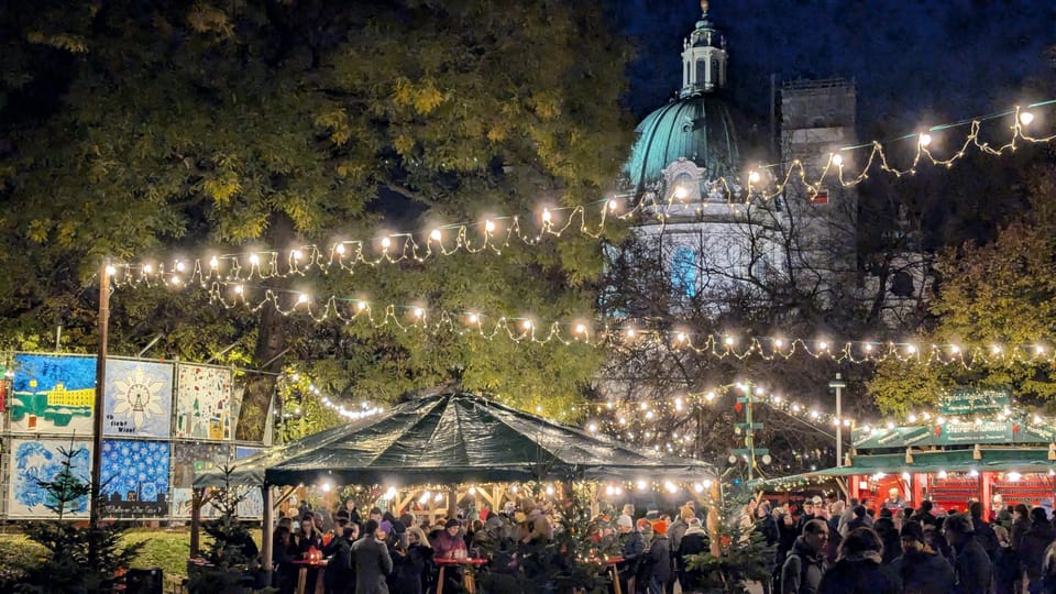 Vienna: Christmas Market Food and Drinks Tour - Glühwein and Punsch: how to pace winter drinks without going overboard