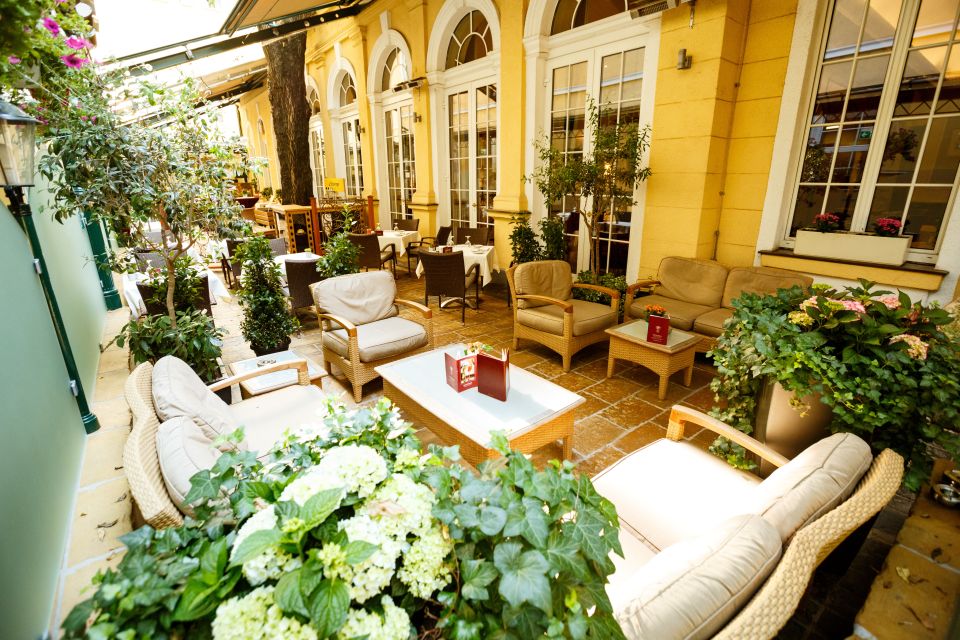Vienna: Culinary Experience at Restaurant Stefanie - Service and atmosphere: pampered without fuss