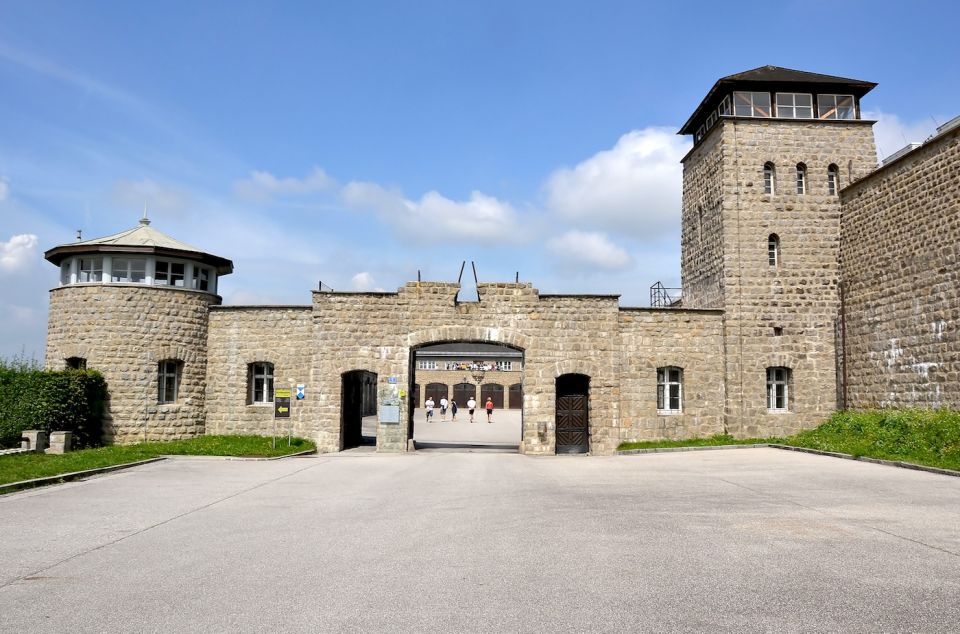 Vienna: Day Trip to Mauthausen Concentration Camp Memorial - From Vienna to Mauthausen: the bus ride that puts the camp in context