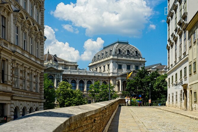 Vienna: Freud, Mozart & Beethoven Exploration Game - When the city is busy: phone-glare and crowded-centre advice