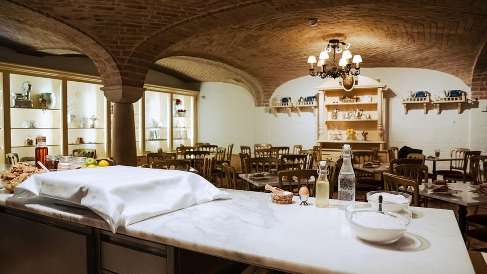 Vienna: Gerstner KuK Hofzuckerbäcker Baking Show & Tasting - Best Day-Plan Fit: Pair It With Your Schönbrunn Visit