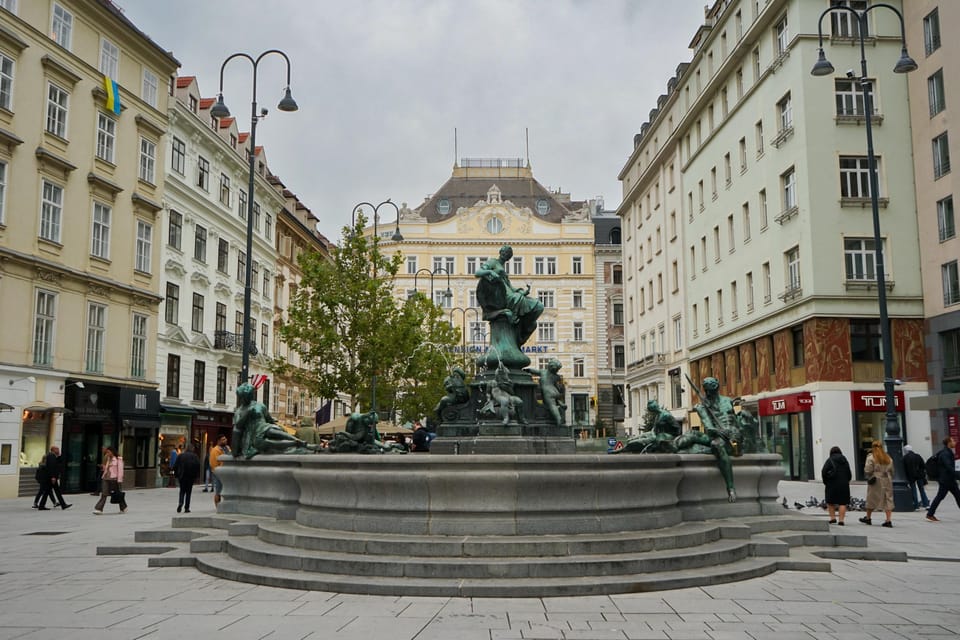 Vienna: Guided Walking Tour of City Highlights & Hidden Gems - Michaelerplatz and the Hofburg Palace Grand Entrance