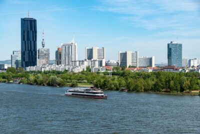 Vienna: Heurigen Cruise with Viennese Songs and Buffet - Wiener Lied Musik: sing-along energy, led by Marion Zib
