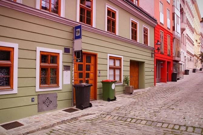 Vienna Highlights Self guided scavenger hunt and Walking Tour - Language support: a practical win for mixed groups