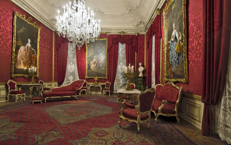 Vienna: Hofburg Palace and Sisi Museum Skip-the-Line Tour - Private group + expert guide: smaller details, more control