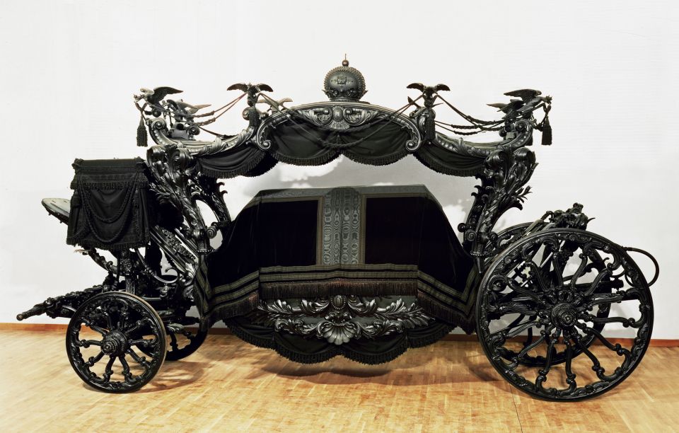 Vienna: Imperial Carriage Museum in Schönbrunn Palace Ticket - Audio guide choices and how to use them well