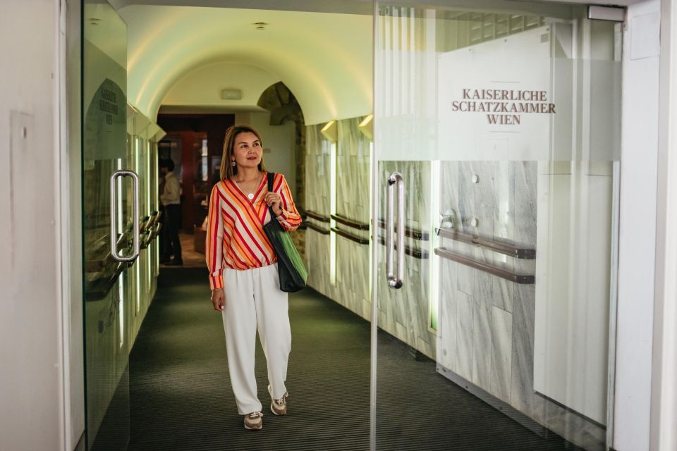 Vienna: Imperial Treasury in the Hofburg Palace - Inside the Hofburg Swiss Wing: the setting does half the work