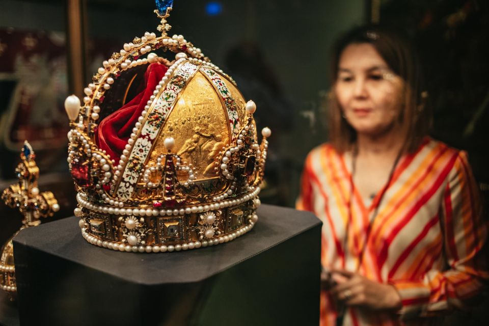 Vienna: Imperial Treasury in the Hofburg Palace - Legendary treasures: Holy Lance, Holy Grail, and the unicorn horn