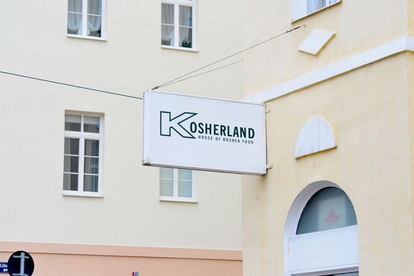 Vienna: Jewish Life in Leopoldstadt 2-Hour Walking Tour - Starting at Taborstraße: Easy to Find, Easy to Settle In