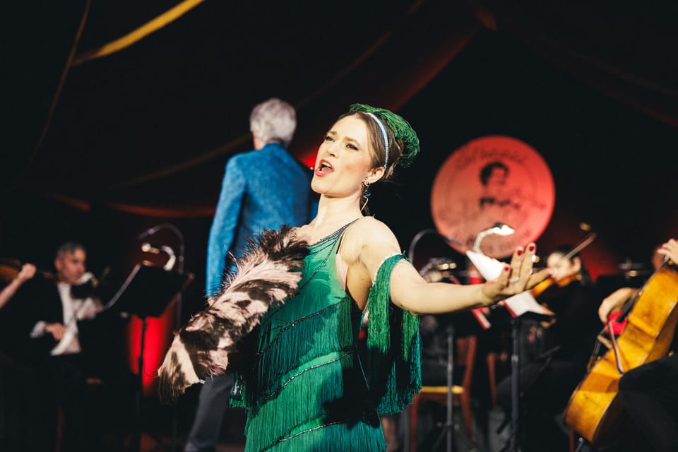 Vienna: Johann Strauss Dinner Show at the Prater - Interactive hosting: why the conductor’s role matters