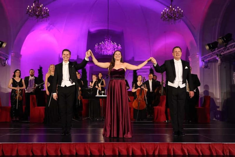 Vienna: Mozart and Strauss Concert at Schönbrunn - Getting there: metro U4 and night options