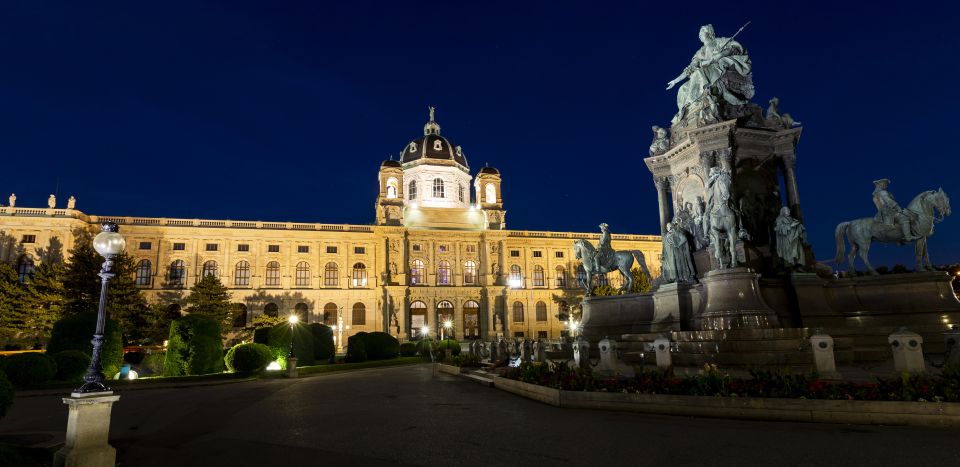 Vienna: Panoramic Night Tour by Bus - How the audio guide really shapes the experience