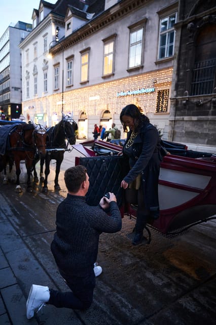 Vienna: Professional Proposal Photographer - Vienna’s proposal-photo advantage: beautiful backdrops with real feelings