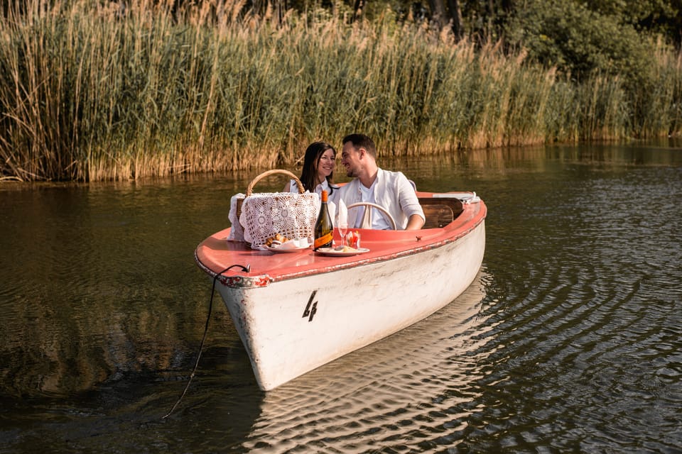 Vienna: Retro Boat Tour on the Danube River with Picnic - How the 2-hour cruise actually feels: slow sightseeing on the water