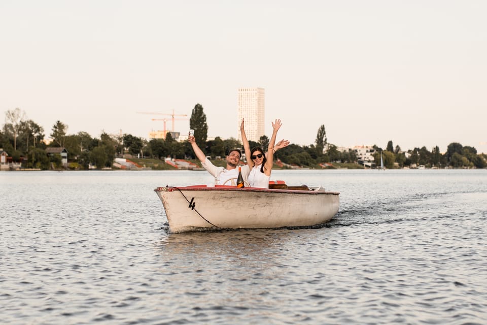 Vienna: Retro Boat Tour on the Danube River with Picnic - Price per group: value math for up to 4 people