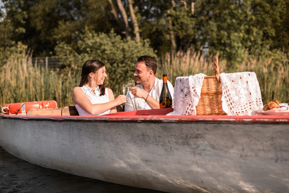 Vienna: Retro Boat Tour on the Danube River with Picnic - Who this is for (and who should skip it)