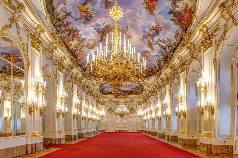 Vienna: Schönbrunn Palace Evening Tour, Dinner and Concert - Schönbrunn Palace at night: the value of this exact timing