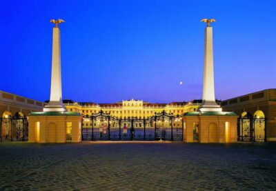 Vienna: Schönbrunn Palace Evening Tour, Dinner and Concert - Checking in without wasting time: meeting point and ticket pickup