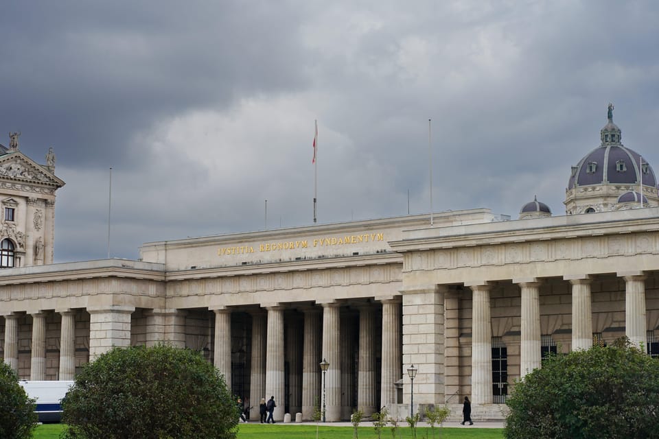 Vienna: Skip-the-Line Hofburg and Empress Sisi Museum Tour - What Makes the Guides Here Work So Well