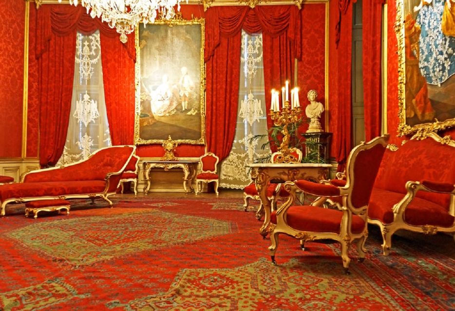 Vienna: Skip-the-Line Hofburg Ticket & Sisi Museum Tour - Finding your guide at Michaelerplatz: easy on paper, strict in practice