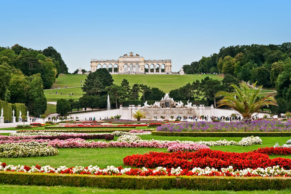 Vienna: Skip-the-Line Schönbrunn Palace and Gardens Tour - Getting there: U4 to Schönbrunn Station, then find the Group Center