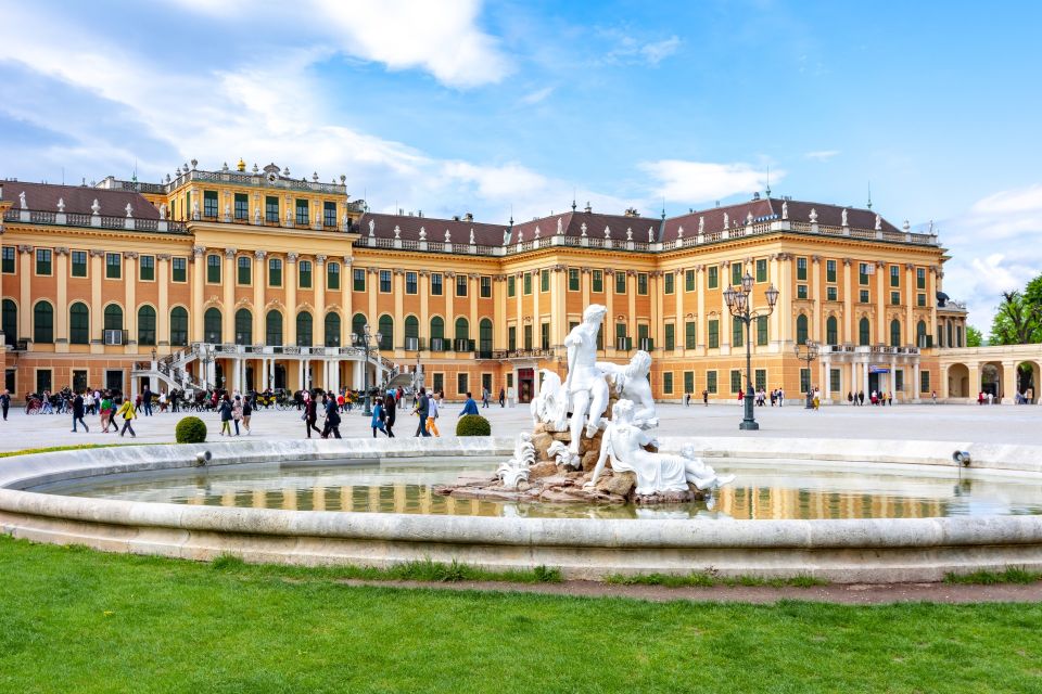Vienna: Skip-the-Line Schönbrunn Palace & Gardens Tour - Visitor center break: a short reset with photo time