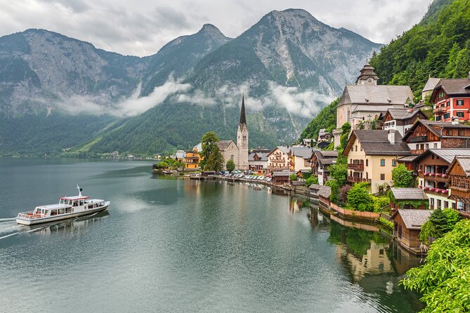 Vienna: small group tour Hallstatt with skywalk, boat, mine - Gmunden market square and the beach promenade: the quick break that pays off