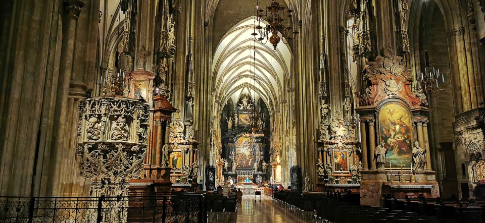 Vienna St. Stephen's Cathedral and city walk - From Graben to Kohlmarkt: walking Vienna as a timeline
