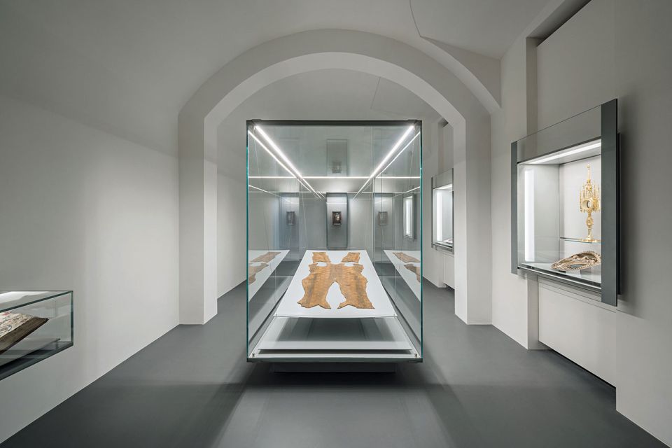 Vienna: St. Stephen's Cathedral & Dom Museum Wien Tickets - Key Things You’ll Notice Right Away