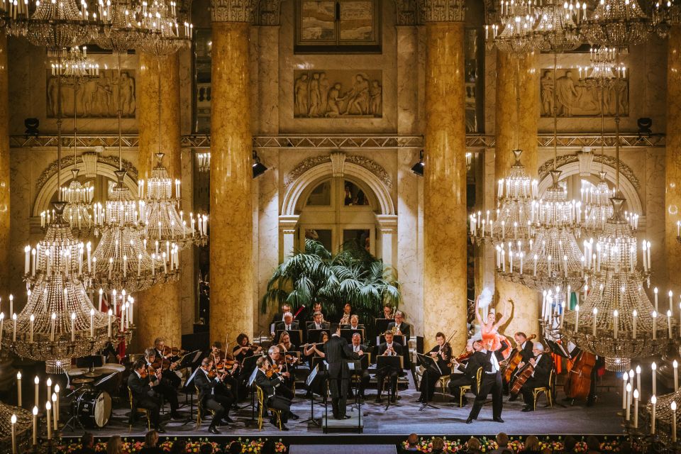 Vienna: Strauss and Mozart Concert at Hofburg Palace - Getting There: The Hofburg Main Entrance on Heldenplatz