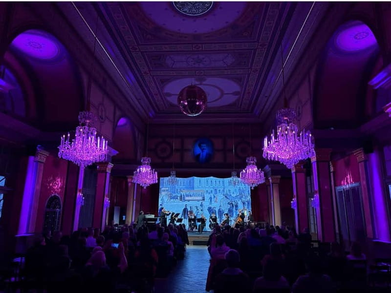 Vienna: Strauss Classical Concert with Soprano & Light Show - Sparkling Wine in the Octagon: The Mood-Setter Before 20:30