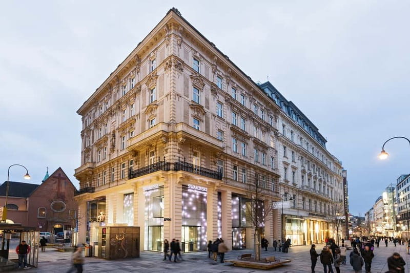 Vienna: Swarovski DIY Workshop Experience - Swarovski Kristallwelten Store Vienna: where the DIY happens