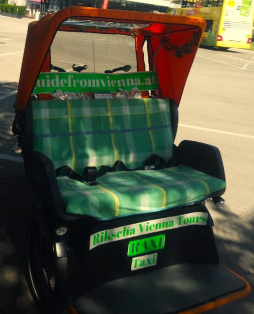 Vienna: Tour RAXI (electric rickshaw) 3 hours in Vienna - Danube Park and Old Danube: a calmer Vienna stretch