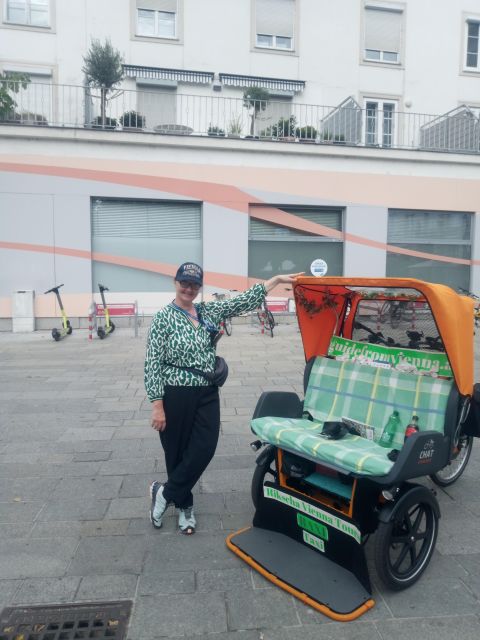 Vienna: Tour RAXI (electric rickshaw) 3 hours in Vienna - Danube Canal: where modern and old architecture meet