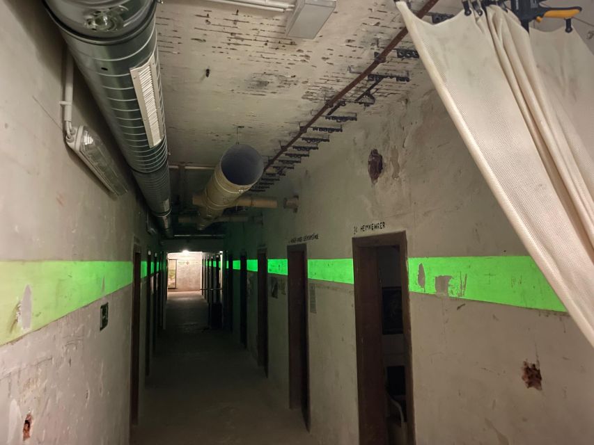 Vienna: Underground WWII Bunker Ticket and Guided Tour - Meeting at the Museum of Liberation 1945–1955 and getting into the right flow