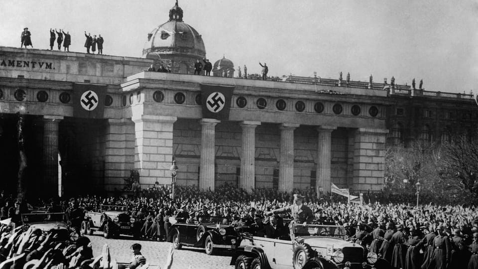 Vienna: Vienna under the Nazis, Private Walking Tour - Heldenplatz and the balcony: the annexation becomes real
