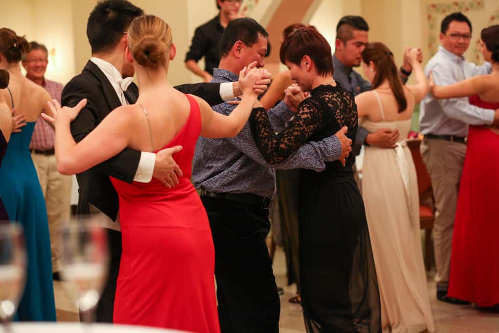 Vienna: Viennese Waltz Workshop for Couples - Inside the ballroom: why mirrors and a wooden floor help