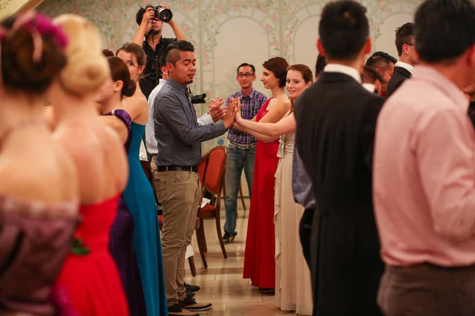 Vienna: Viennese Waltz Workshop for Couples - The 50-minute flow: how the session usually plays out