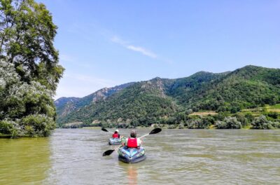 Vienna: Wachau Valley Private Kayak and Wine Tour - Pickup times, long-day rhythm, and how logistics stay manageable