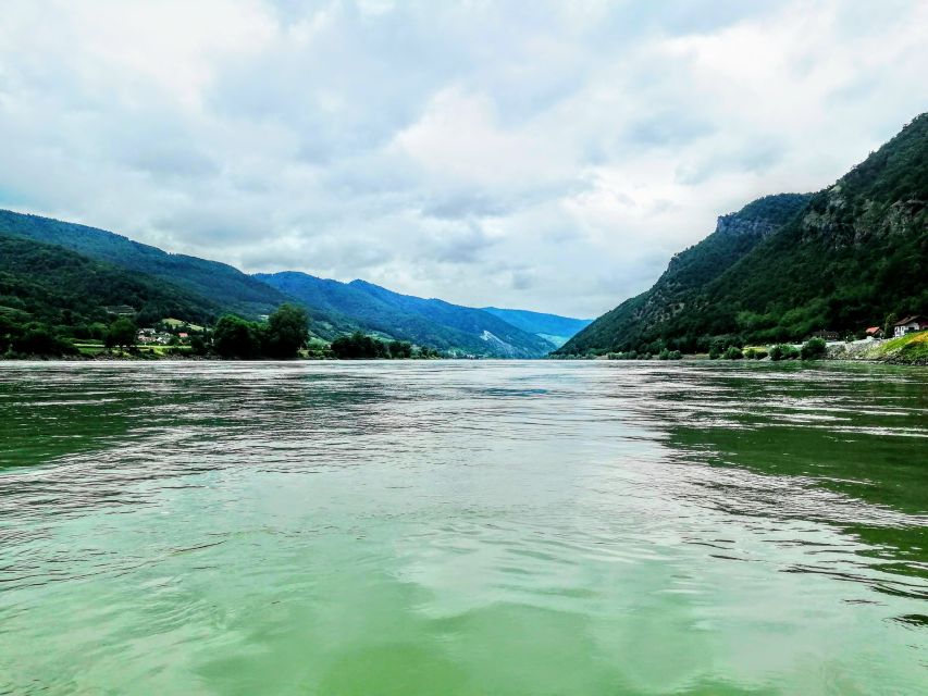 Vienna: Wachau Valley Private Kayak and Wine Tour - Dürnstein: castle ruins climb or stroll through medieval streets