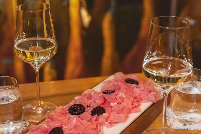Wine Tasting Tour - Stop 1 in Vienna’s historic center: starting with the iconic bottle story