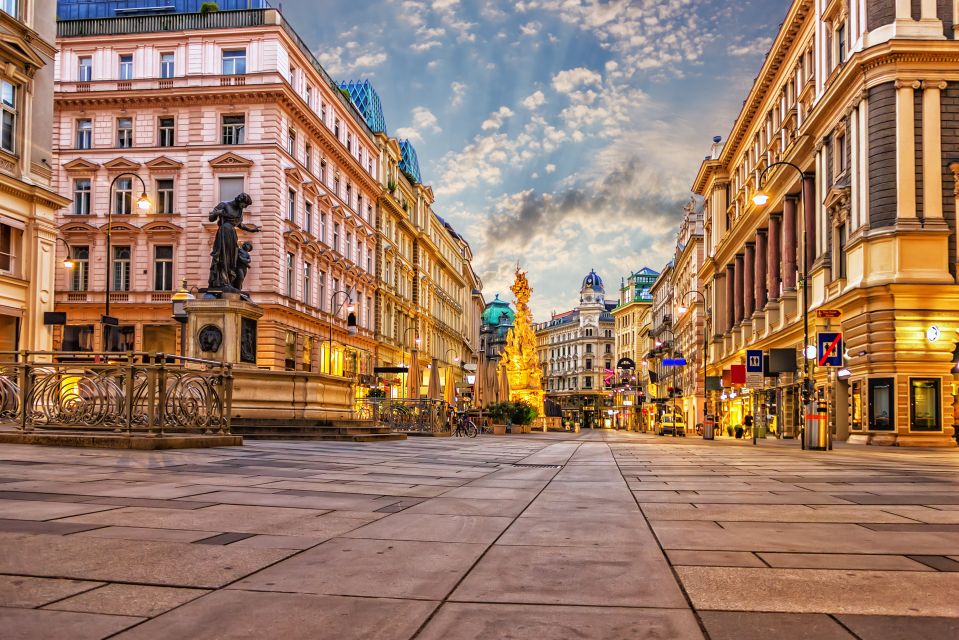 World War II History Vienna Old Town Private Walking Tour - Hofburg and Heldenplatz: the imperial backdrop with a war memorial twist